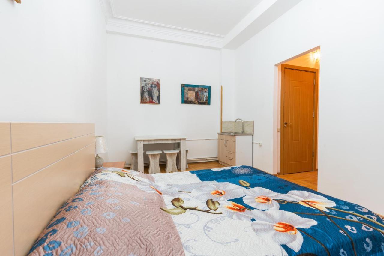 Center 4 You Hotel Tbilisi Eksteriør billede